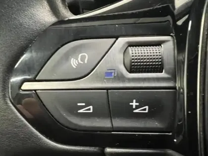 Photo 14 Peugeot 208  e- 136ch Allure