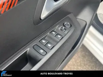 Photo 28 Peugeot 208  e- 136ch Active