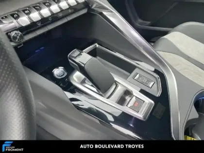 Photo 28 Peugeot 3008  HYBRID 225ch GT e-EAT8