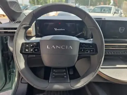 Photo 14 Lancia Ypsilon  Elettrica 156ch 51kWh LX