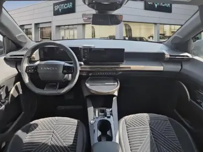 Photo 7 Lancia Ypsilon  Elettrica 156ch 51kWh LX