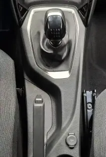 Photo 56 Peugeot 2008  100 S&S BVM6