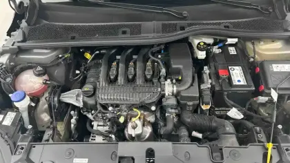 Photo 61 Peugeot 208  PureTech 75 S&S BVM5