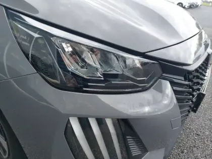 Photo 35 Peugeot 208  PureTech 75 S&S BVM5