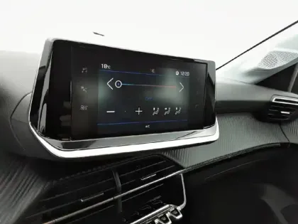 Photo 41 Peugeot 208  PureTech 75 S&S BVM5