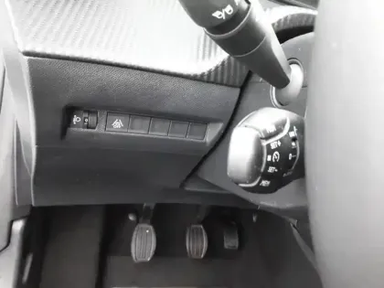 Photo 39 Peugeot 208  PureTech 75 S&S BVM5