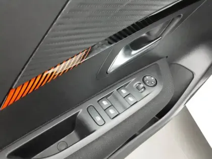 Photo 38 Peugeot 208  PureTech 75 S&S BVM5