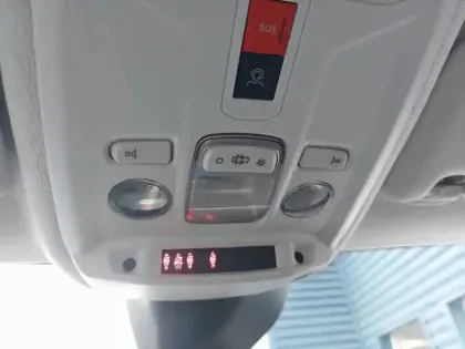 Photo 38 Peugeot 208  PureTech 75 S&S BVM5