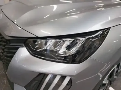 Photo 15 Peugeot 208  PureTech 75 S&S BVM5