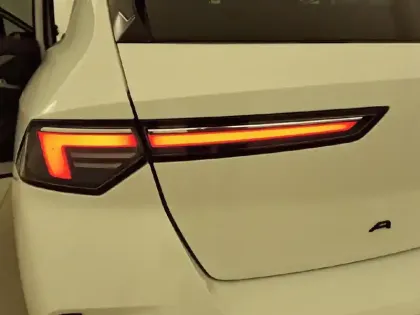 Photo 16 Opel Astra  1.5 Diesel 130 ch BVA8