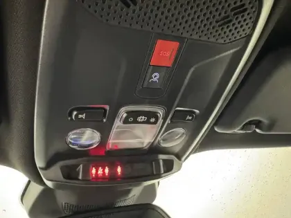 Photo 94 Peugeot 2008  Hybrid 145 e-DCS6