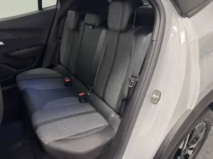 Photo 46 Peugeot 2008  Hybrid 145 e-DCS6