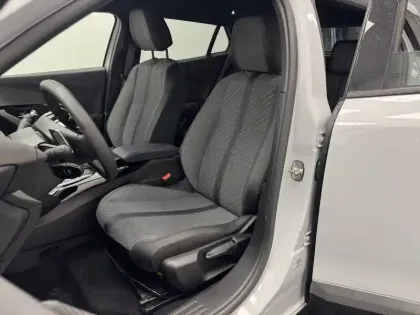 Photo 78 Peugeot 2008  Hybrid 145 e-DCS6