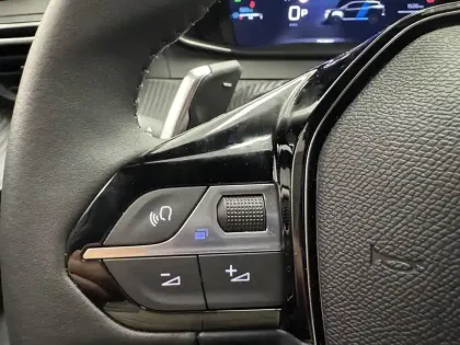 Photo 65 Peugeot 2008  Hybrid 145 e-DCS6