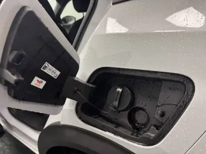 Photo 47 Peugeot 2008  Hybrid 145 e-DCS6