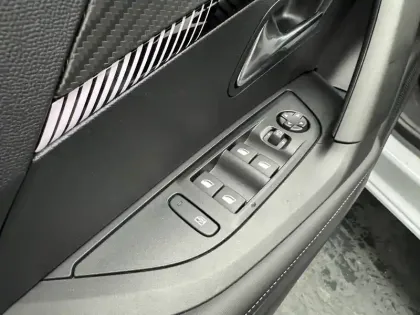 Photo 55 Peugeot 2008  Hybrid 145 e-DCS6