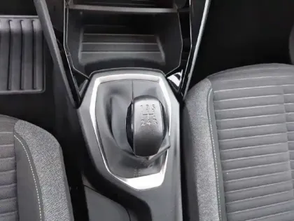 Photo 13 Peugeot 208  PureTech 75 S&S BVM5