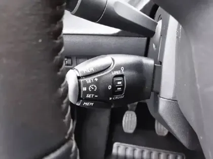 Photo 21 Peugeot 208  PureTech 75 S&S BVM5