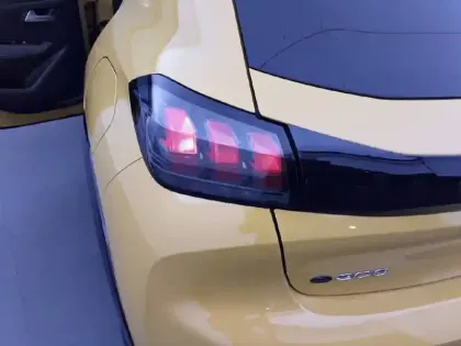 Photo 16 Peugeot 208  Electrique 50 kWh 136ch