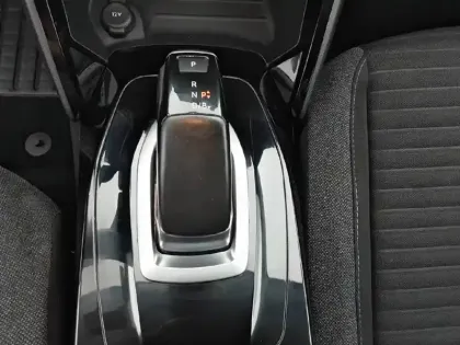 Photo 13 Peugeot 208  Electrique 50 kWh 136ch