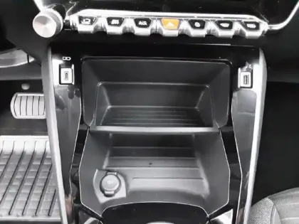 Photo 23 Peugeot 208  Electrique 50 kWh 136ch