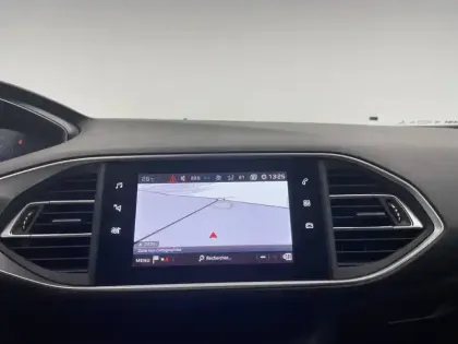 Photo 19 Peugeot 308  PureTech 130ch S&S EAT8