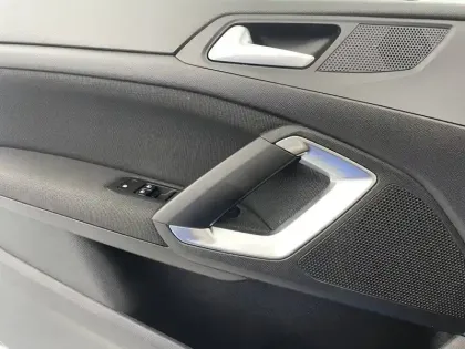 Photo 27 Peugeot 308  PureTech 130ch S&S EAT8