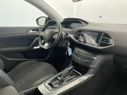 Photo 24 Peugeot 308  PureTech 130ch S&S EAT8