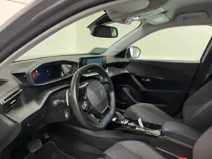 Photo 10 Peugeot 2008  PureTech 130 S&S EAT8