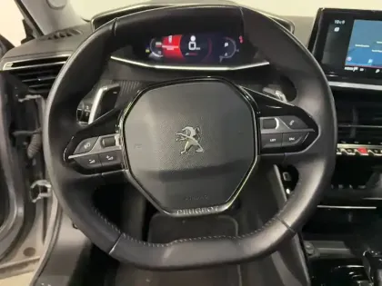 Photo 15 Peugeot 2008  PureTech 130 S&S EAT8