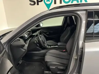 Photo 8 Peugeot 2008  PureTech 130 S&S EAT8