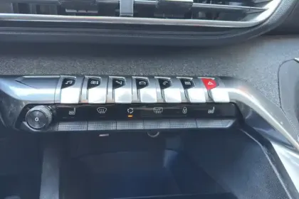 Photo 18 Peugeot 3008  Puretech 130ch S&S BVM6