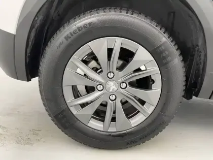 Photo 44 Peugeot 2008  PureTech 100 S&S BVM6