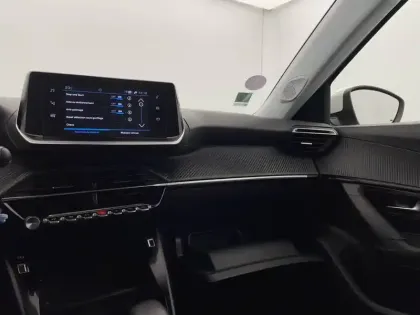 Photo 83 Peugeot 2008  PureTech 100 S&S BVM6