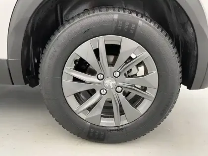 Photo 42 Peugeot 2008  PureTech 100 S&S BVM6