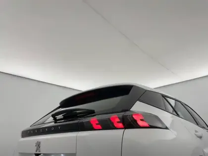 Photo 50 Peugeot 2008  PureTech 100 S&S BVM6