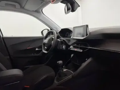 Photo 51 Peugeot 2008  PureTech 100 S&S BVM6