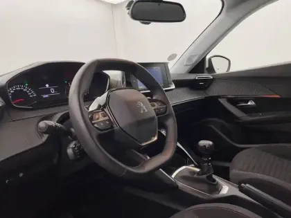 Photo 81 Peugeot 2008  PureTech 100 S&S BVM6