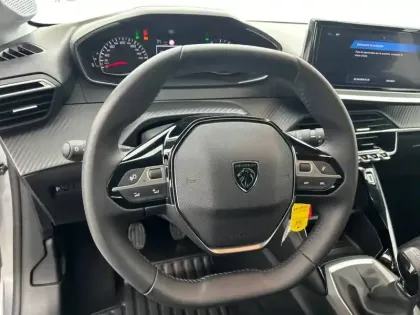 Photo 48 Peugeot 208  PureTech 75 S&S BVM5