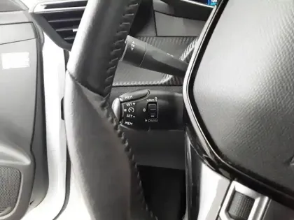 Photo 18 Peugeot 208  PureTech 100 S&S BVM6