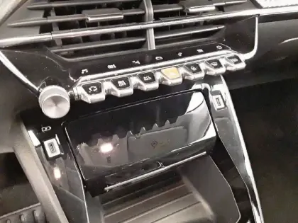 Photo 24 Peugeot 208  PureTech 100 S&S BVM6