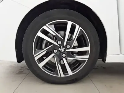 Photo 12 Peugeot 208  PureTech 100 S&S BVM6