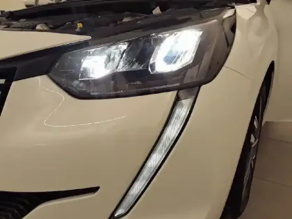 Photo 15 Peugeot 208  PureTech 100 S&S BVM6