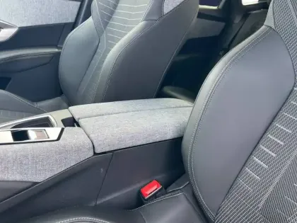 Photo 106 Peugeot 3008  Hybrid 136 e-DCS6