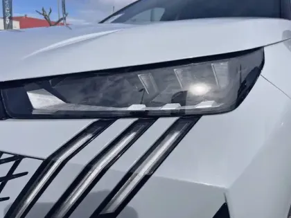 Photo 98 Peugeot 3008  Hybrid 136 e-DCS6