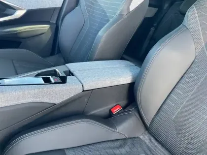 Photo 17 Peugeot 3008  Hybrid 136 e-DCS6