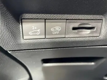Photo 115 Peugeot 3008  Hybrid 136 e-DCS6
