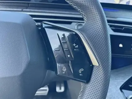 Photo 24 Peugeot 3008  Hybrid 136 e-DCS6