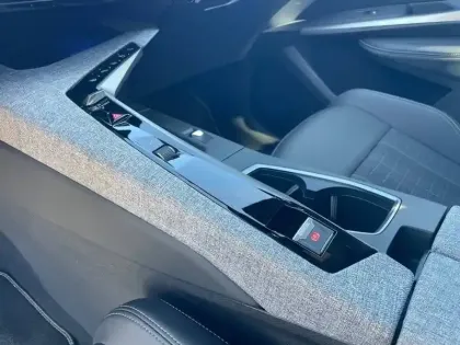 Photo 18 Peugeot 3008  Hybrid 136 e-DCS6