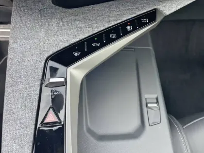 Photo 48 Peugeot 3008  Hybrid 136 e-DCS6